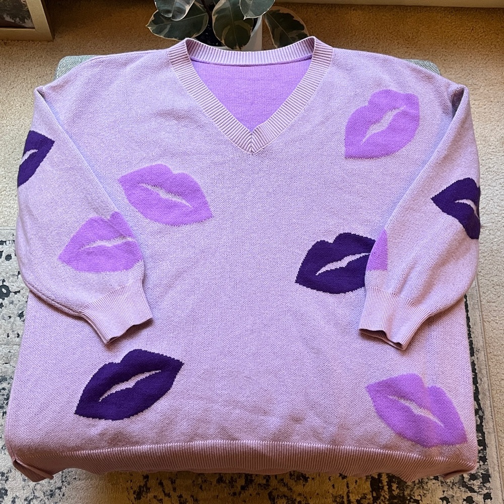 Oversized Supersoft Essentials Lip Print Split Side Pullover Sweater , Size: 2X - Picture 4 of 17